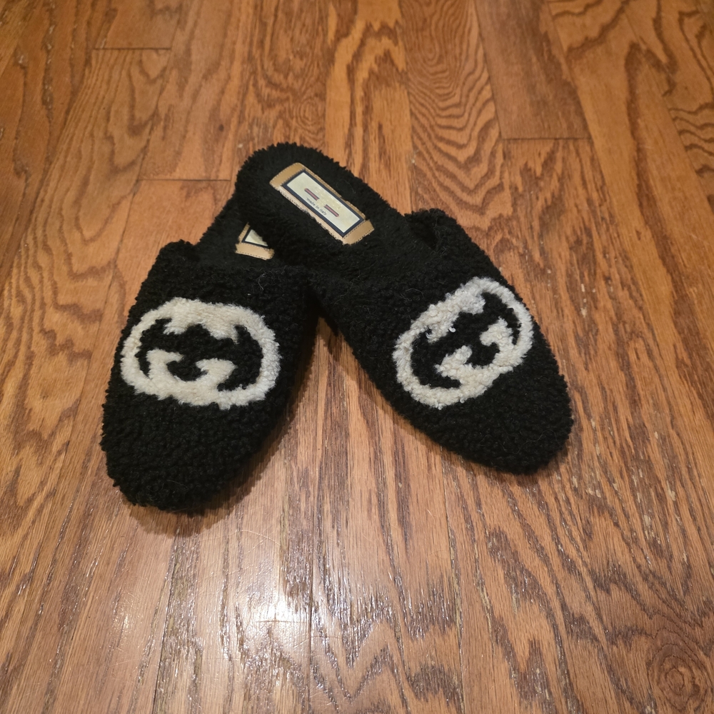 Gucci Black Fuzzy Shearling Slip-On Slippers Slides with GG Logo 39